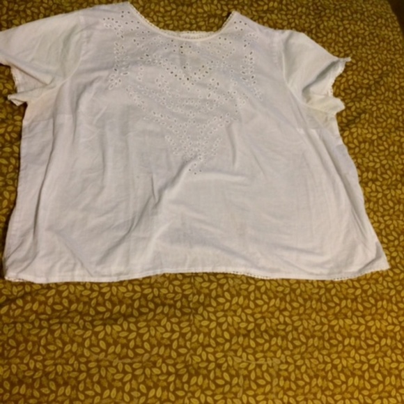 White Eyelet long crop top - Picture 1 of 3